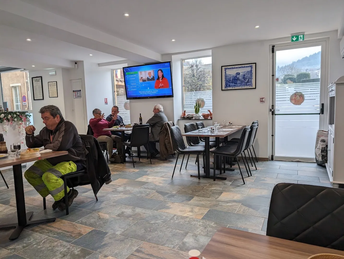 Churrasqueira Centrale Mika Restaurant